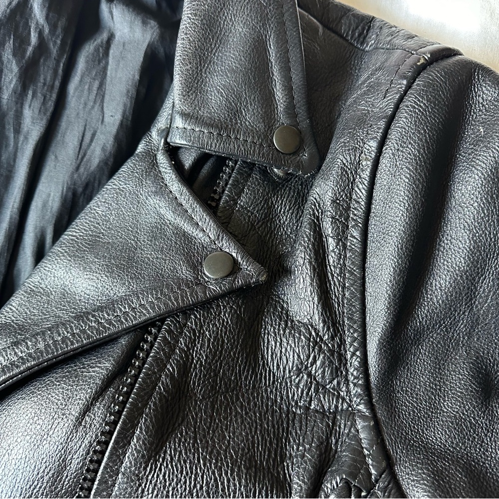 Vintage Leather Moto Jacket | lined & beautiful details | size small/medium - Picture 2 of 11